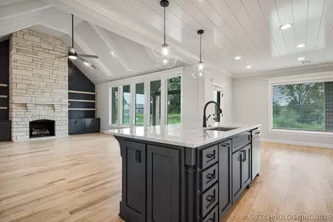 Living - 30601 E 63rd St S, Broken Arrow, OK 74014 photo 10 of 10