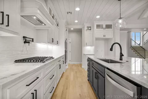 Kitchen - 30601 E 63rd St S, Broken Arrow, OK 74014 photo 4 of 6