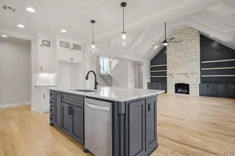 Living - 30601 E 63rd St S, Broken Arrow, OK 74014 photo 9 of 10
