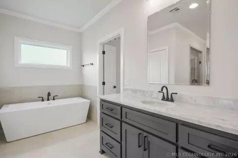Bath - 30601 E 63rd St S, Broken Arrow, OK 74014 photo 10 of 13