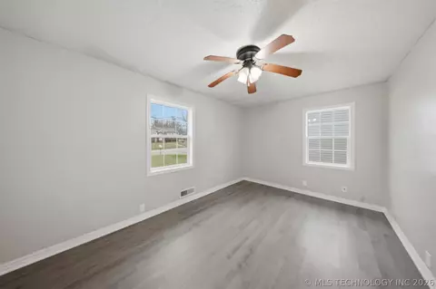 Bedroom - 1441 E Cherry St, Cushing, OK 74023 photo 5 of 8