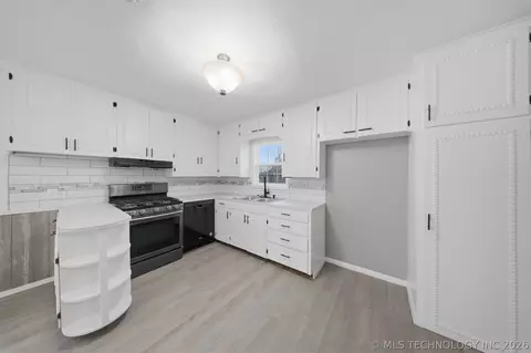 Kitchen - 1441 E Cherry St, Cushing, OK 74023 photo 1 of 1