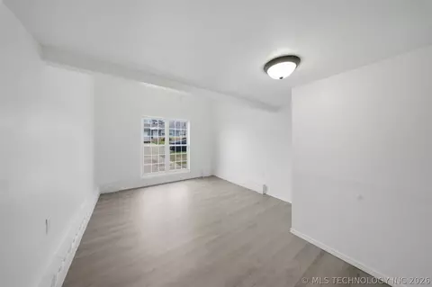 Living - 1441 E Cherry St, Cushing, OK 74023 photo 4 of 4