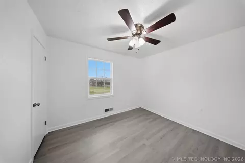 Bedroom - 1441 E Cherry St, Cushing, OK 74023 photo 7 of 8