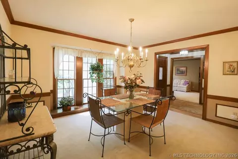 Dining - 5511 E 73rd St, Tulsa, OK 74136 photo 2 of 3