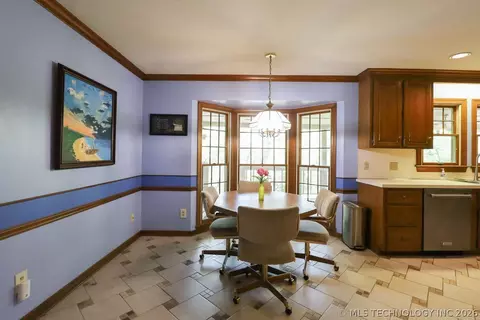 Dining - 5511 E 73rd St, Tulsa, OK 74136 photo 3 of 3