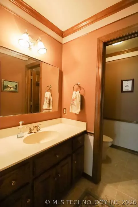 Bath - 5511 E 73rd St, Tulsa, OK 74136 photo 2 of 9