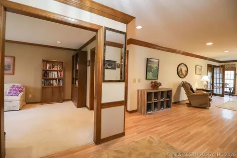 Entry Way - 5511 E 73rd St, Tulsa, OK 74136 photo 2 of 3
