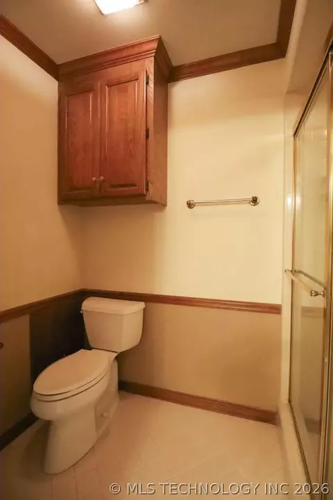 Bath - 5511 E 73rd St, Tulsa, OK 74136 photo 7 of 9