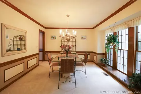 Dining - 5511 E 73rd St, Tulsa, OK 74136 photo 1 of 3