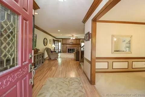 Entry Way - 5511 E 73rd St, Tulsa, OK 74136 photo 1 of 3
