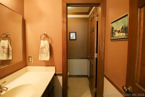 Bath - 5511 E 73rd St, Tulsa, OK 74136 photo 1 of 9