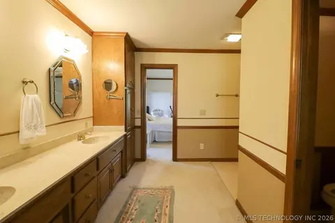 Bath - 5511 E 73rd St, Tulsa, OK 74136 photo 3 of 9