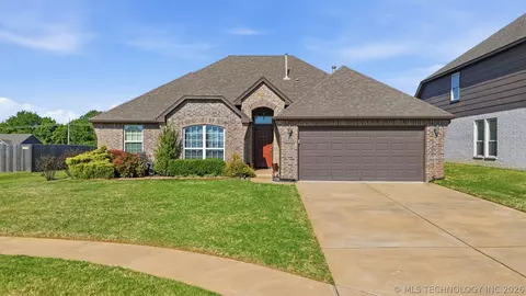 3730 S 13th Pl, Broken Arrow, OK 74011