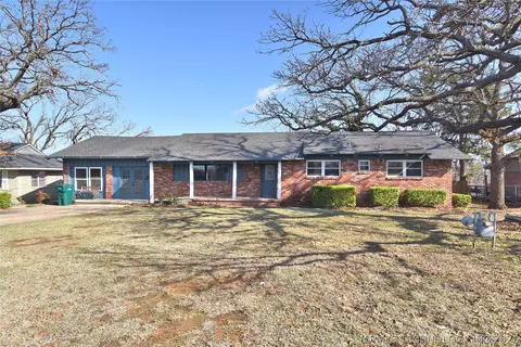 105 E Saddle Rock Rd, Sand Springs, OK 74063