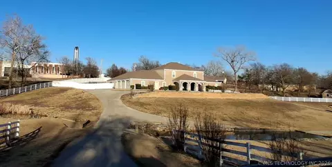 1241 Circle Drive Dr, Sapulpa, OK 74066