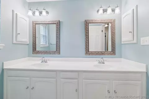 Bath - 2995 E 56th Pl S, Tulsa, OK 74105 photo 3 of 4