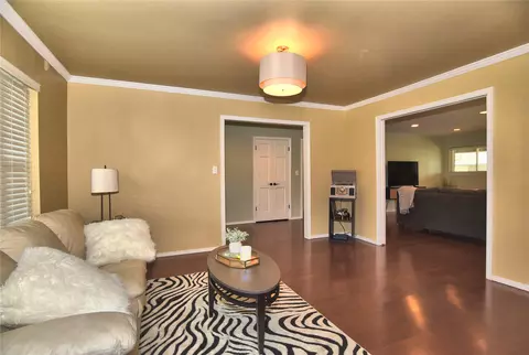Living - 2995 E 56th Pl S, Tulsa, OK 74105 photo 2 of 4