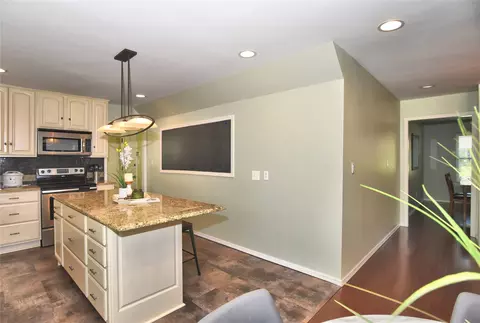 Kitchen - 2995 E 56th Pl S, Tulsa, OK 74105 photo 2 of 4