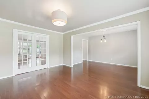 Living - 2995 E 56th Pl S, Tulsa, OK 74105 photo 5 of 6