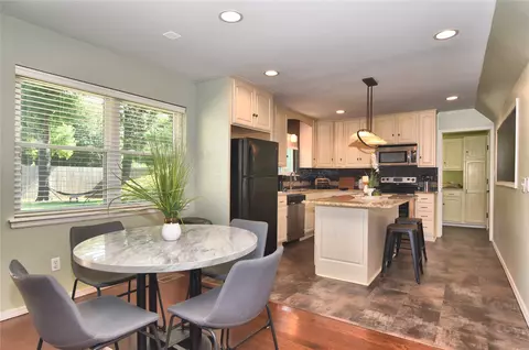 Dining - 2995 E 56th Pl S, Tulsa, OK 74105 photo 2 of 2