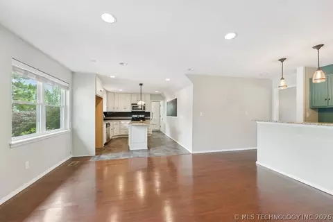 Living - 2995 E 56th Pl S, Tulsa, OK 74105 photo 2 of 6