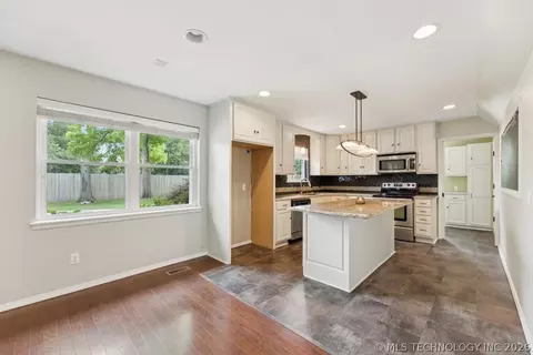 Kitchen - 2995 E 56th Pl S, Tulsa, OK 74105 photo 2 of 2