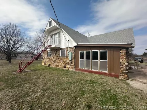 Exterior - 242 E Williams St, Byars, OK 74831 photo 4 of 9