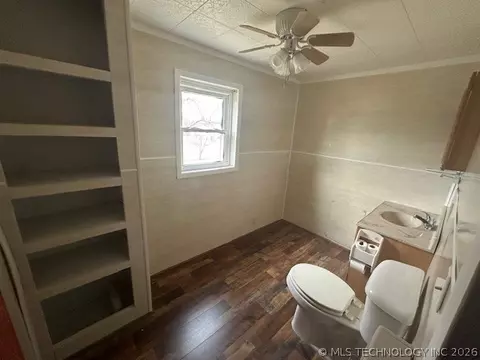 Bath - 242 E Williams St, Byars, OK 74831 photo 2 of 3