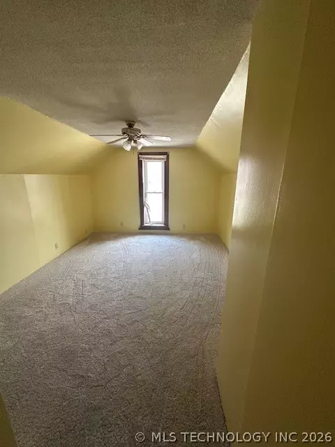 Bedroom - 242 E Williams St, Byars, OK 74831 photo 4 of 10