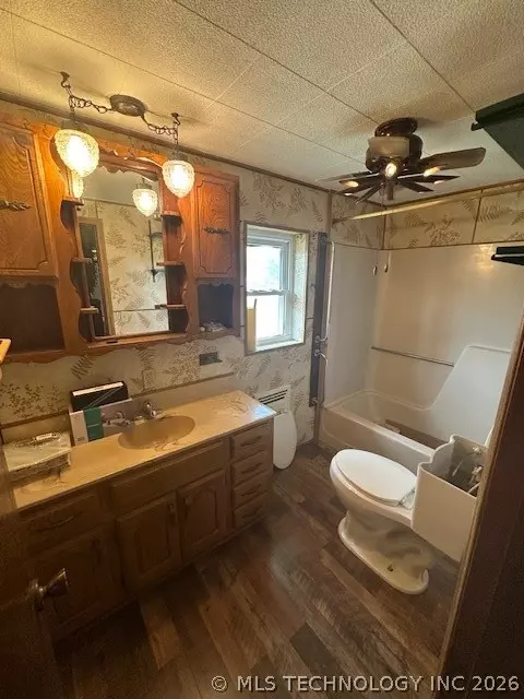 Bath - 242 E Williams St, Byars, OK 74831 photo 1 of 3
