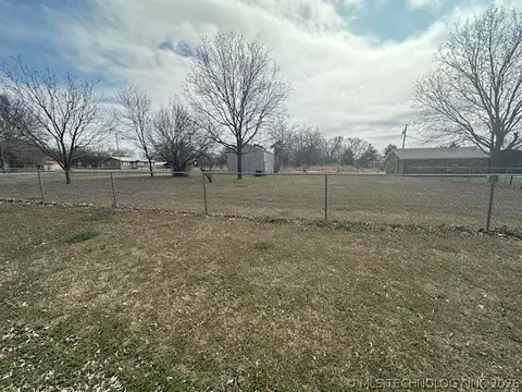Exterior - 242 E Williams St, Byars, OK 74831 photo 7 of 9