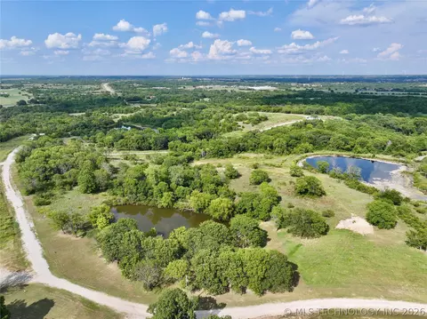 004 W Buffalo Springs Ct, Sulphur, OK 73086