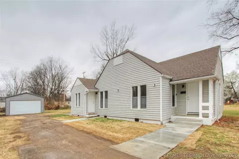616 S Maple St, Nowata, OK 74048