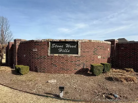 1813 N 1st St, Broken Arrow, OK 74012
