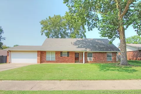 2408 Chapel Hill Ct, Bartlesville, OK 74006