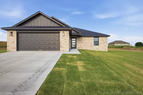 2021 N Everly Dr, Tahlequah, OK 74464