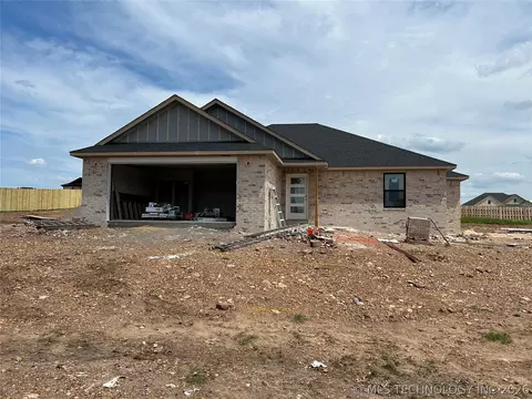 2021 N Everly Dr, Tahlequah, OK 74464