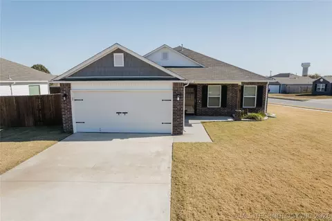 10715 N 101 East Ct E, Owasso, OK 74055