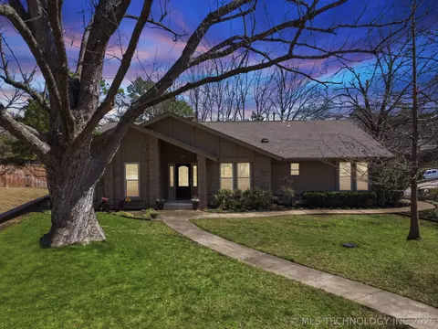 7135 S Columbia Ave, Tulsa, OK 74136