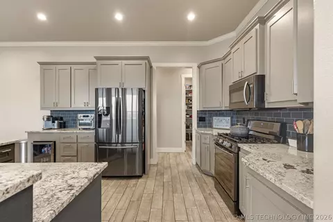 Kitchen - 23800 E 720 Rd, Wagoner, OK 74467 photo 1 of 5