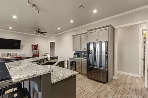 Kitchen - 23800 E 720 Rd, Wagoner, OK 74467 photo 5 of 5