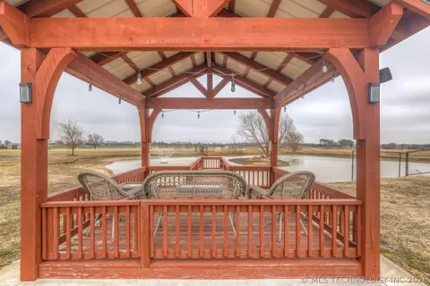 Exterior - 23800 E 720 Rd, Wagoner, OK 74467 photo 9 of 10