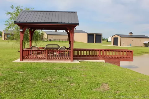 Exterior - 23800 E 720 Rd, Wagoner, OK 74467 photo 8 of 10