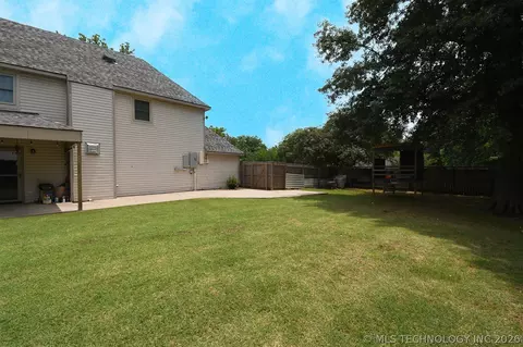 Exterior - 1508 N 3rd Ave, Warner, OK 74469 photo 6 of 8
