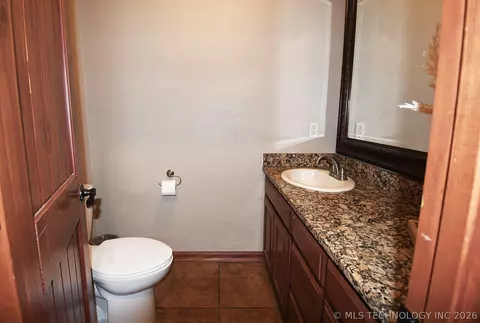 Bath - 1508 N 3rd Ave, Warner, OK 74469 photo 5 of 7