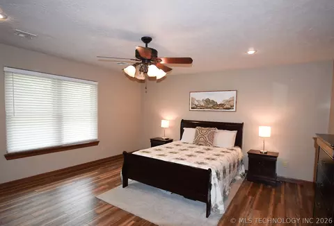 Bedroom - 1508 N 3rd Ave, Warner, OK 74469 photo 2 of 6