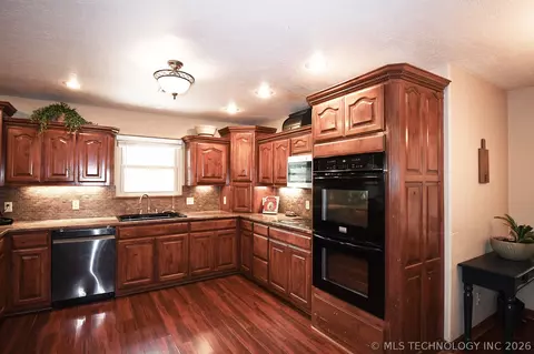 Kitchen - 1508 N 3rd Ave, Warner, OK 74469 photo 1 of 4