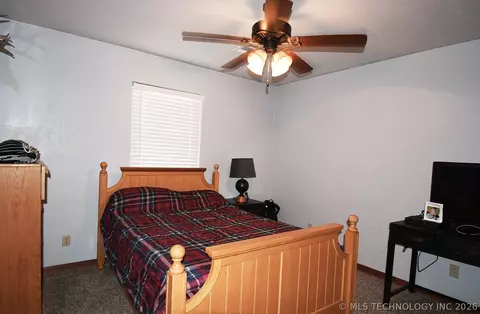 Bedroom - 1508 N 3rd Ave, Warner, OK 74469 photo 5 of 6
