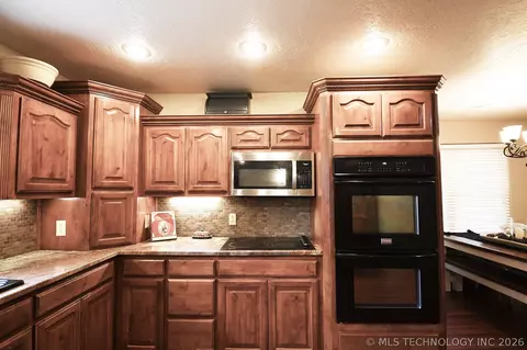 Kitchen - 1508 N 3rd Ave, Warner, OK 74469 photo 4 of 4